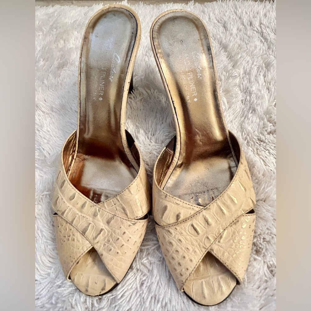 Donald J. Pliner ladies slip on 6.5